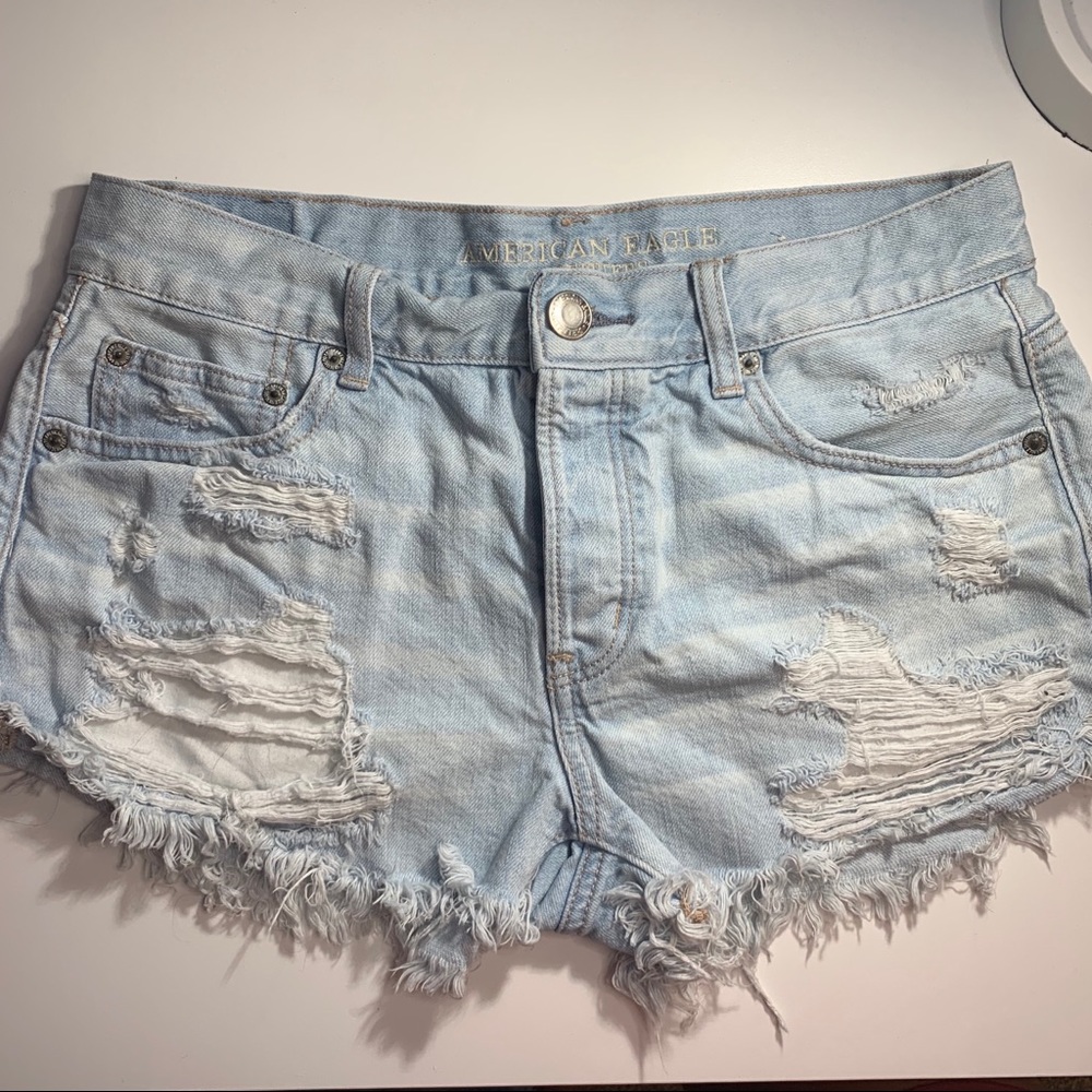 AEO Light Wash Distressed Jean Shorts Size 6